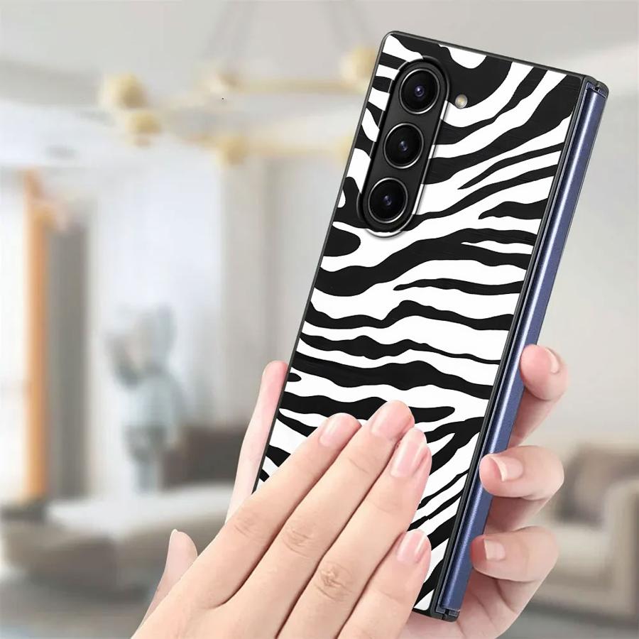 Zebra Striped Sunflower Back P - огляд і ціна Phone Cases Z Fold 5